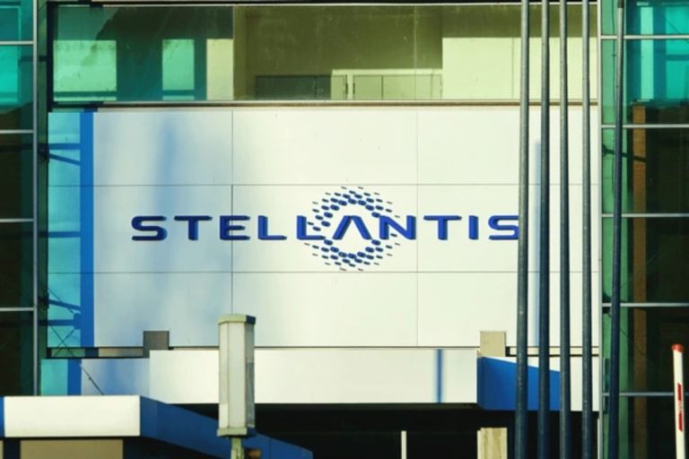 Stellantis rappelle plus de 700 000 véhicules dans le monde pour un voyant antipollution qui ne s&rsquo;allume pas
