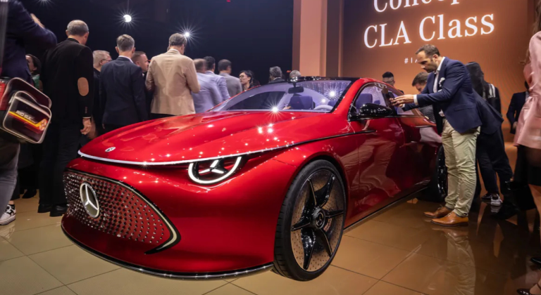 Sorties à suivre pour les voitures électriques, le luxe (trop) au rendez-vous ?