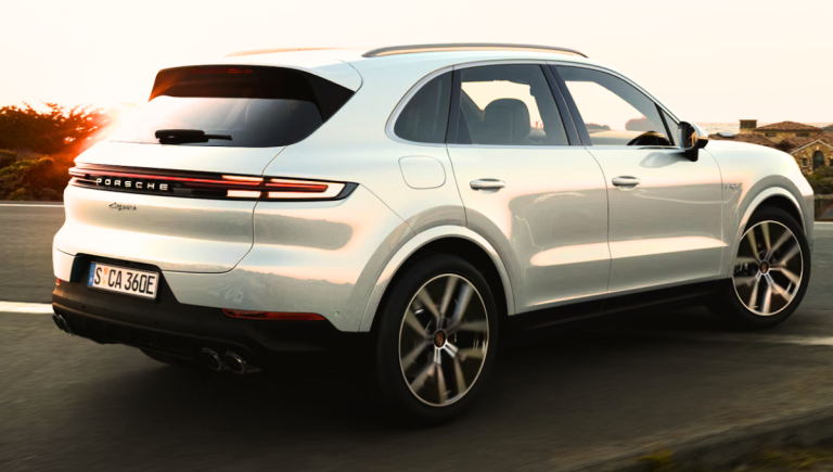 700 km d’autonomie et 4 roues directrices : Porsche électrise son Cayenne Coupé