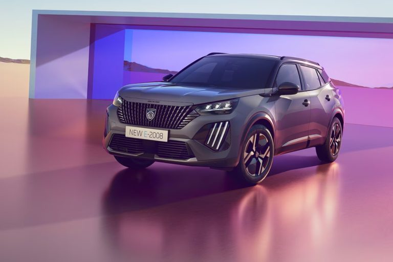 Le Peugeot e-2008 a gagné en maturité, mais les retours propriétaires montrent encore le piège classique de l’électrique
