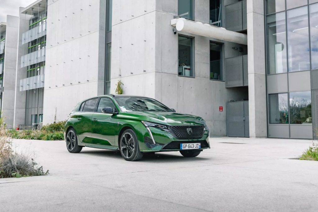 La Peugeot e-308 : la berline compacte électrique à succès