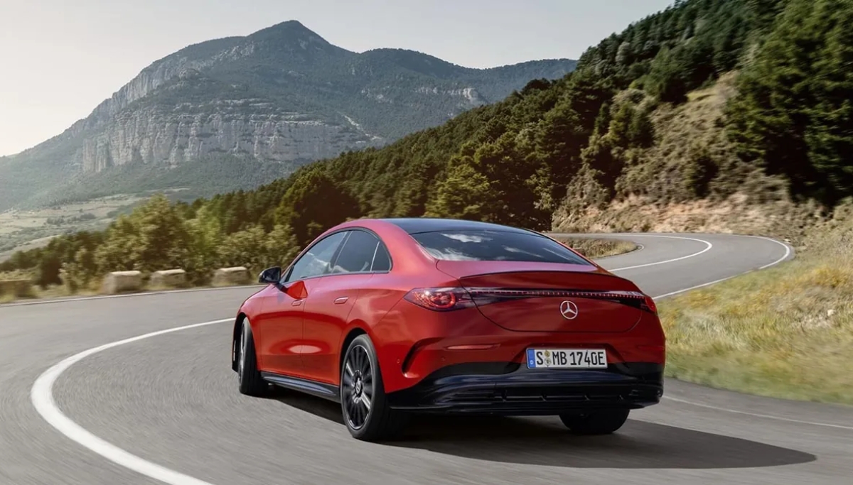 Mercedes CLA électrique vue arrière