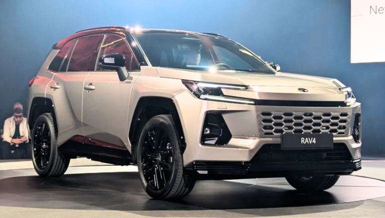 RAV4 2025 : Toyota lâche enfin les images… et un détail intrigue déjà