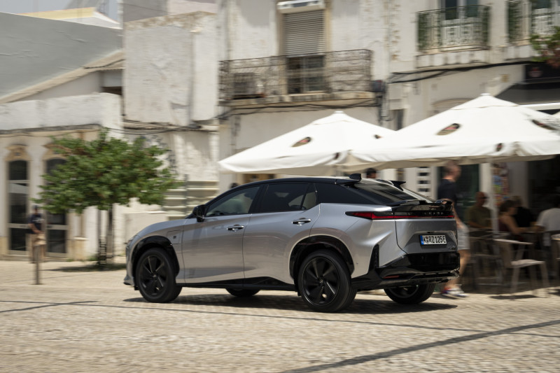 extérieure de la Lexus RZ500 sport