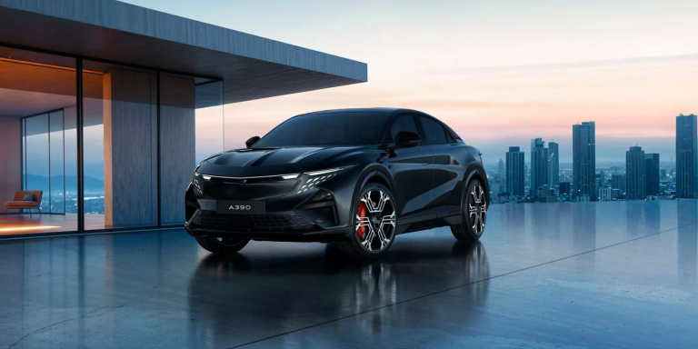« Plus agile qu’une thermique » Cette Alpine électrique impressionne même Porsche : la vraie surprise du patron de Renault