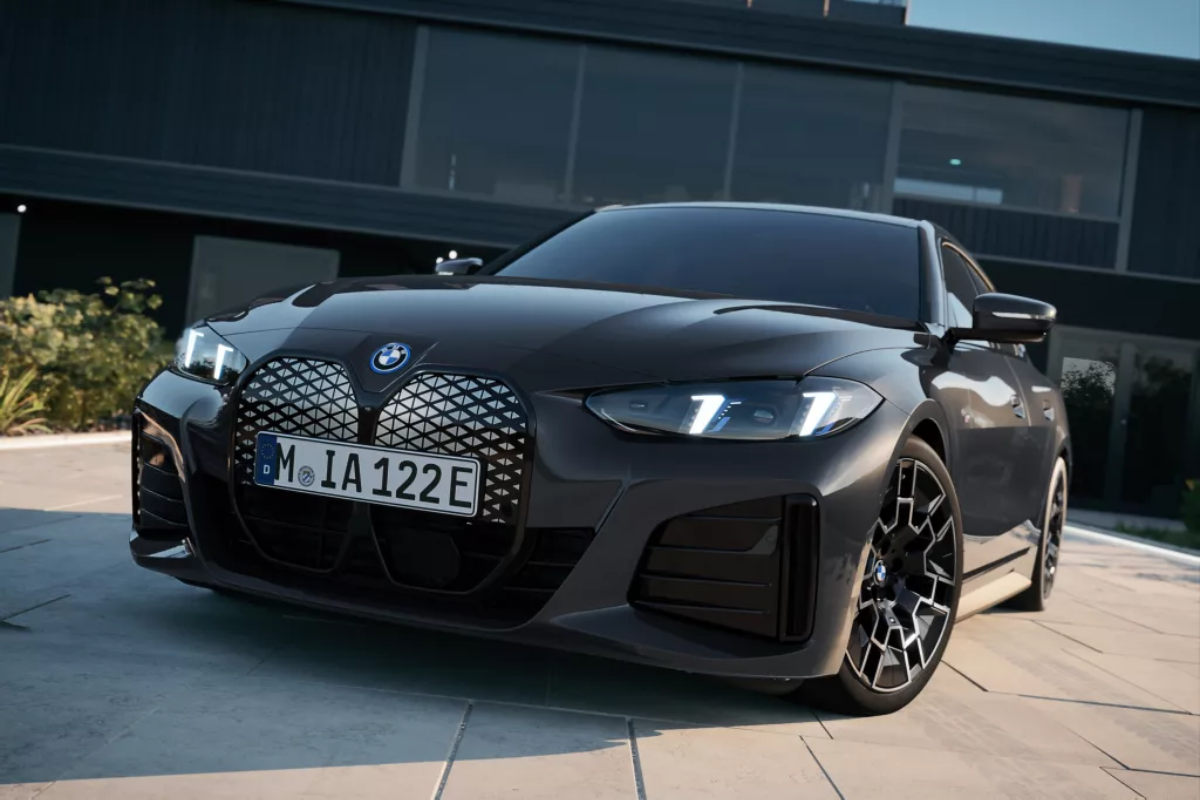 BMW i4 vu de profil