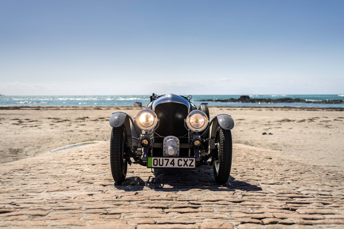 Bentley Blower Jnr vu de face