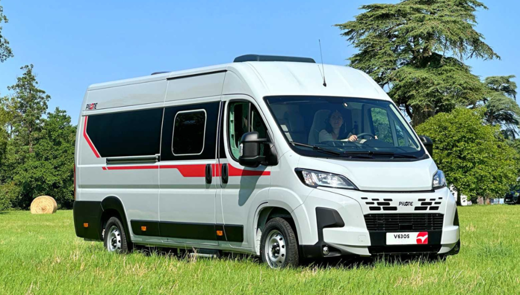 A l’instar du nouveau V630S chez Pilote (photo), la marque sœur Bavaria lance un modèle équivalent K630S, châssis Fiat Ducato et tarif similaires (65.900 €) - Crédit photo : Fourgonlesite