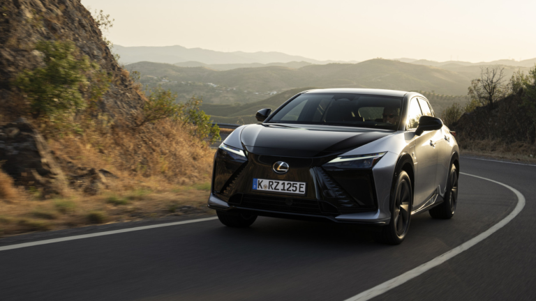 SUV électrique Lexus RZ : voici les tarifs officiels et détails du volant révolutionnaire