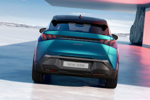 Peugeot e-3008 GT vu arrière