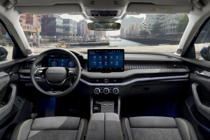 Skoda Superb 2025 hybride volant