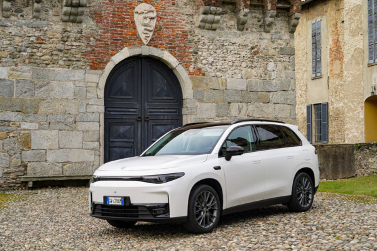 C10 REEV design extérieur