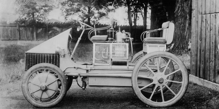 Bien avant Tesla, Porsche roulait déjà en électrique… il y a 125 ans !