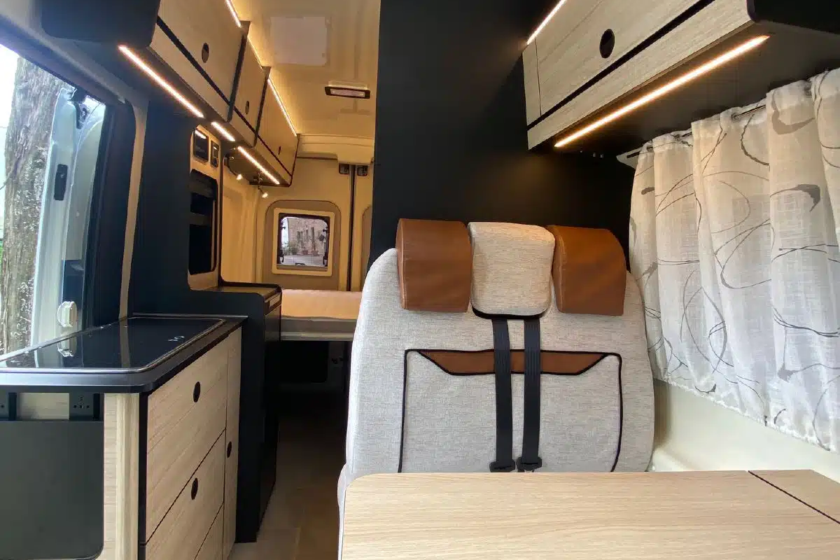 Rimor Van 238 design intérieur cuisine