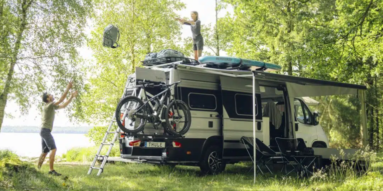 Thule lance un nouveau porte-vélos pensé pour transporter jusqu&rsquo;à 3 vélos électriques