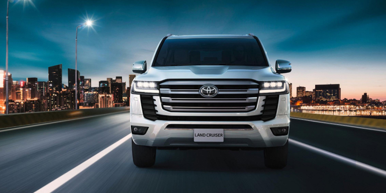 Toyota frappe fort avec ce Land Cruiser Hybrid 2026 : 457 ch et 790 Nm au rendez-vous