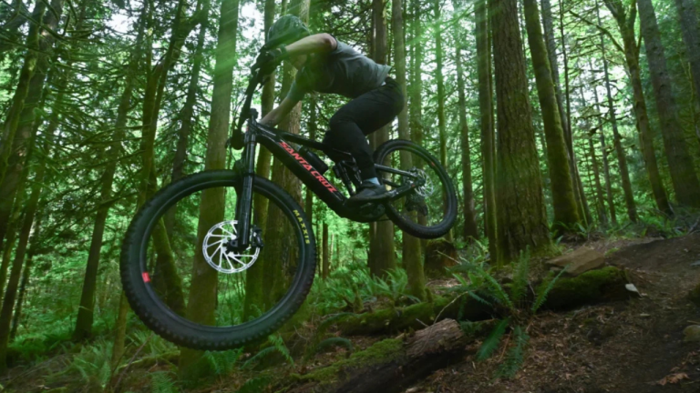 Ce VTT électrique cache une transmission mécanique inédite signée SRAM offrant une fonctionnalité inédite