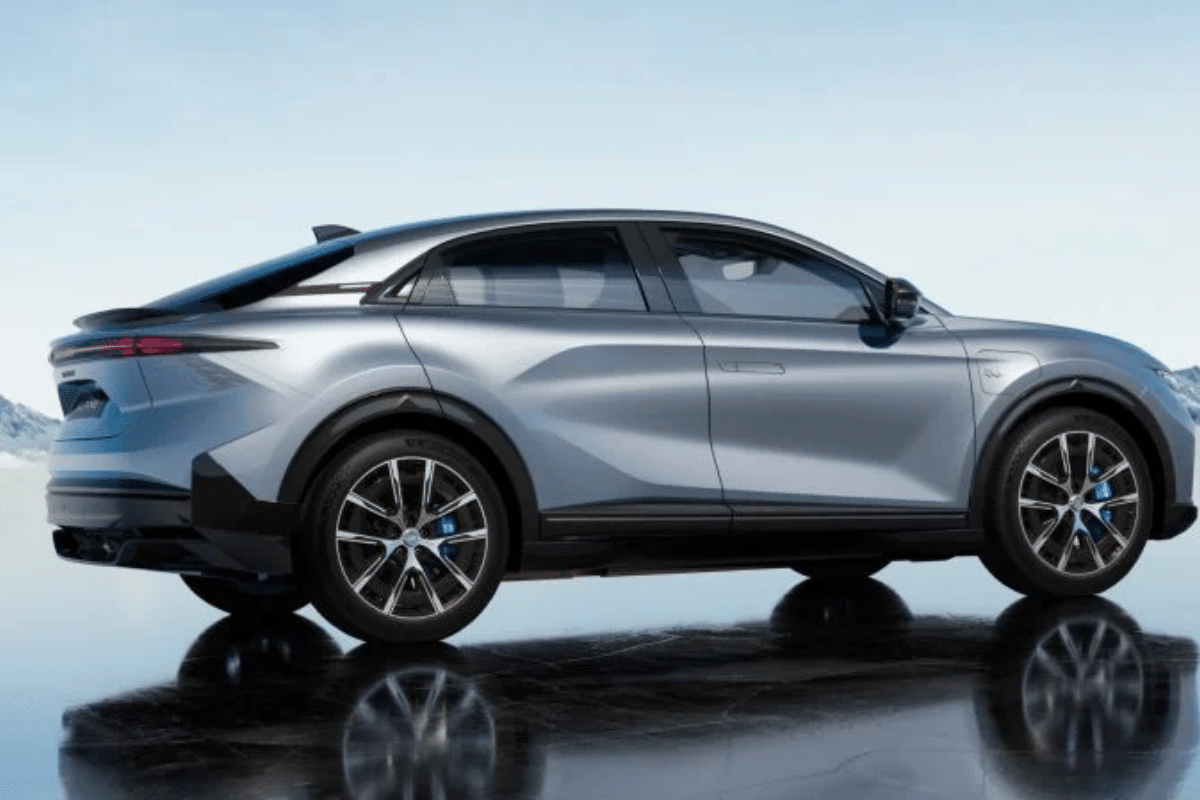 Alpine A390