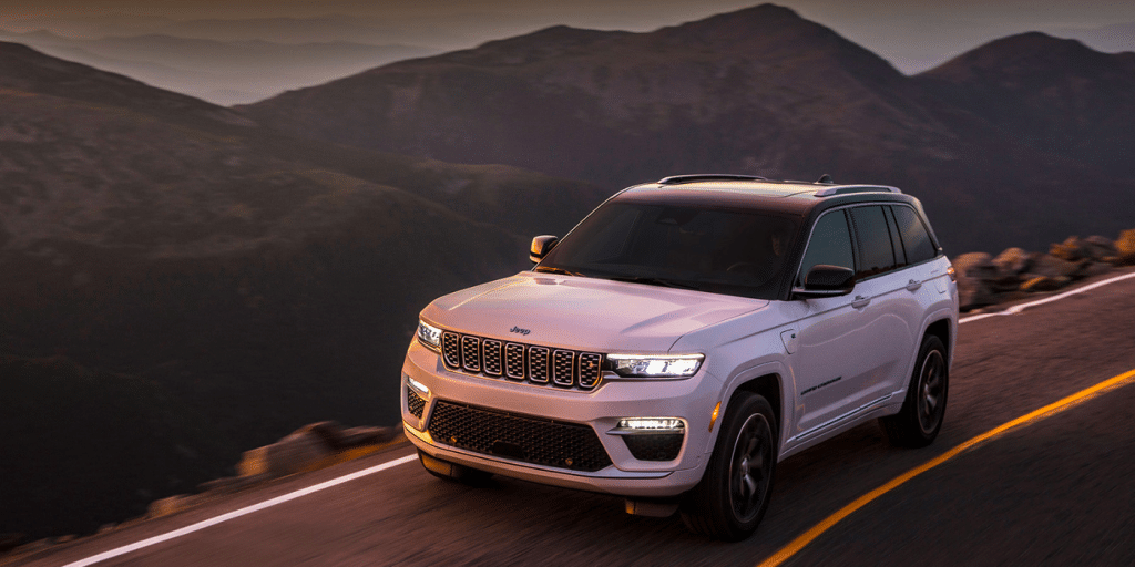 6,3 l/100 km, 800 km d’autonomie : Jeep sort un 4x4 hybride pour rivaliser avec les meilleurs SUV familiaux