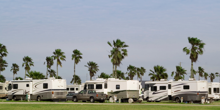 Dormir et stationner en van, caravane ou camping-car : Voici les choses à respecter pour éviter une amende