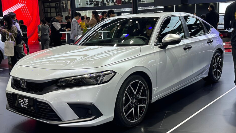 Cette berline hybride japonaise tant attendue arrive enfin en Europe