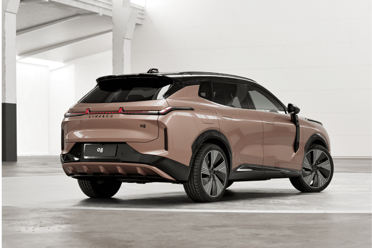 Lynk & Co 08 vu de profil