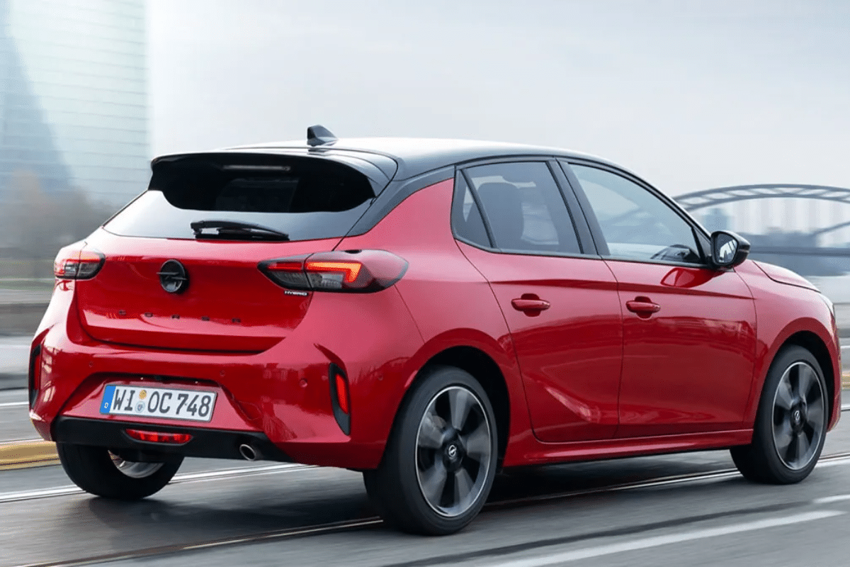 Opel Corsa Hybrid 2025 vu arrière