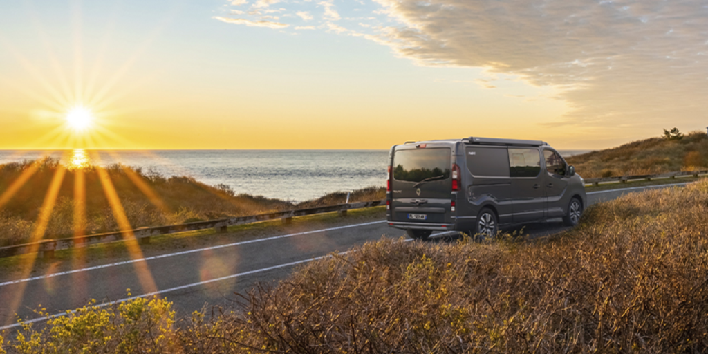 Fabriqué en France, ce van, certes très court dispose de tous les équipements avec 4 couchages, 150 ch et un grand salon