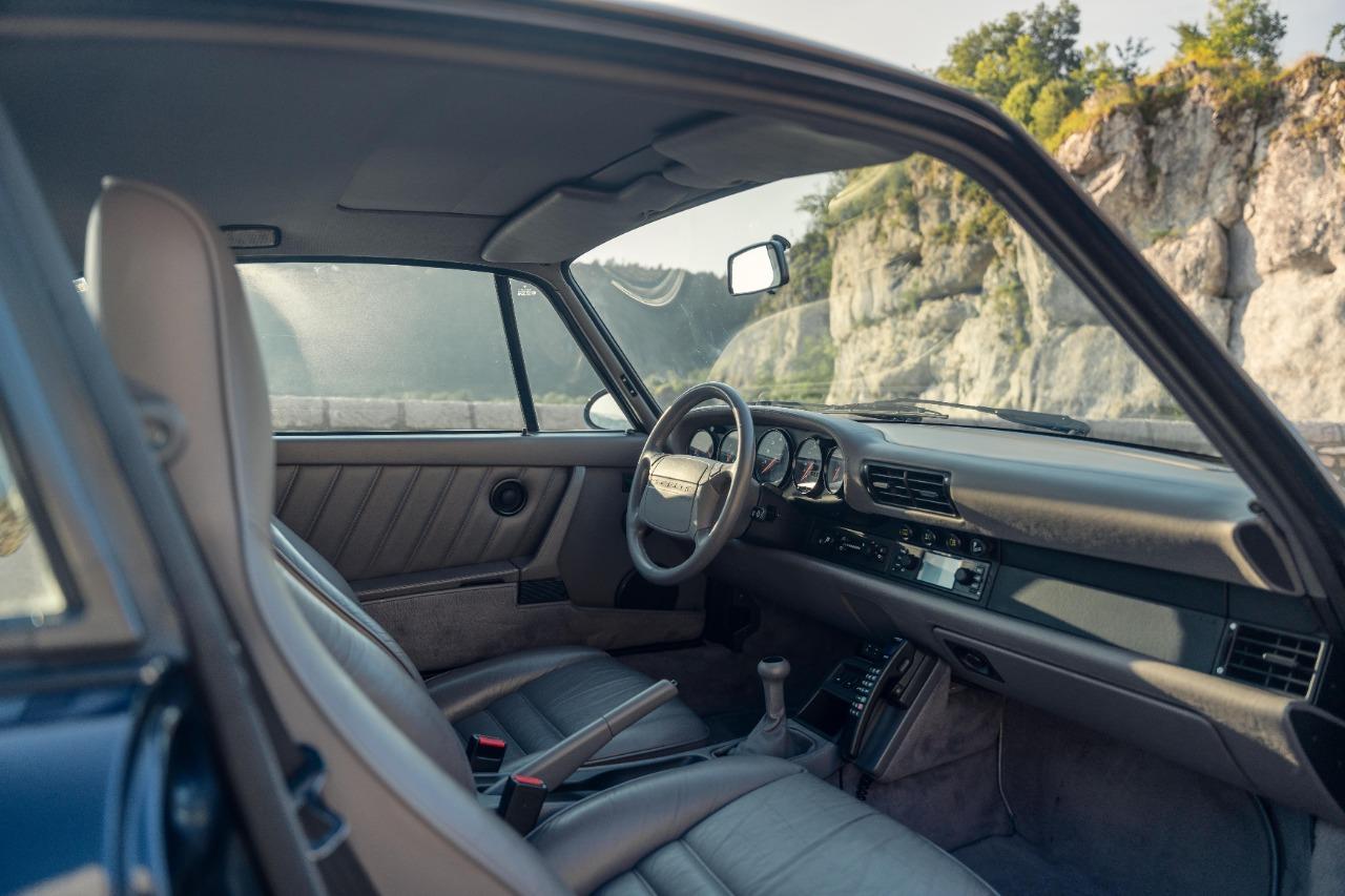 PORSCHE 911 964 Turbo 3.6 - 1993 intérieur