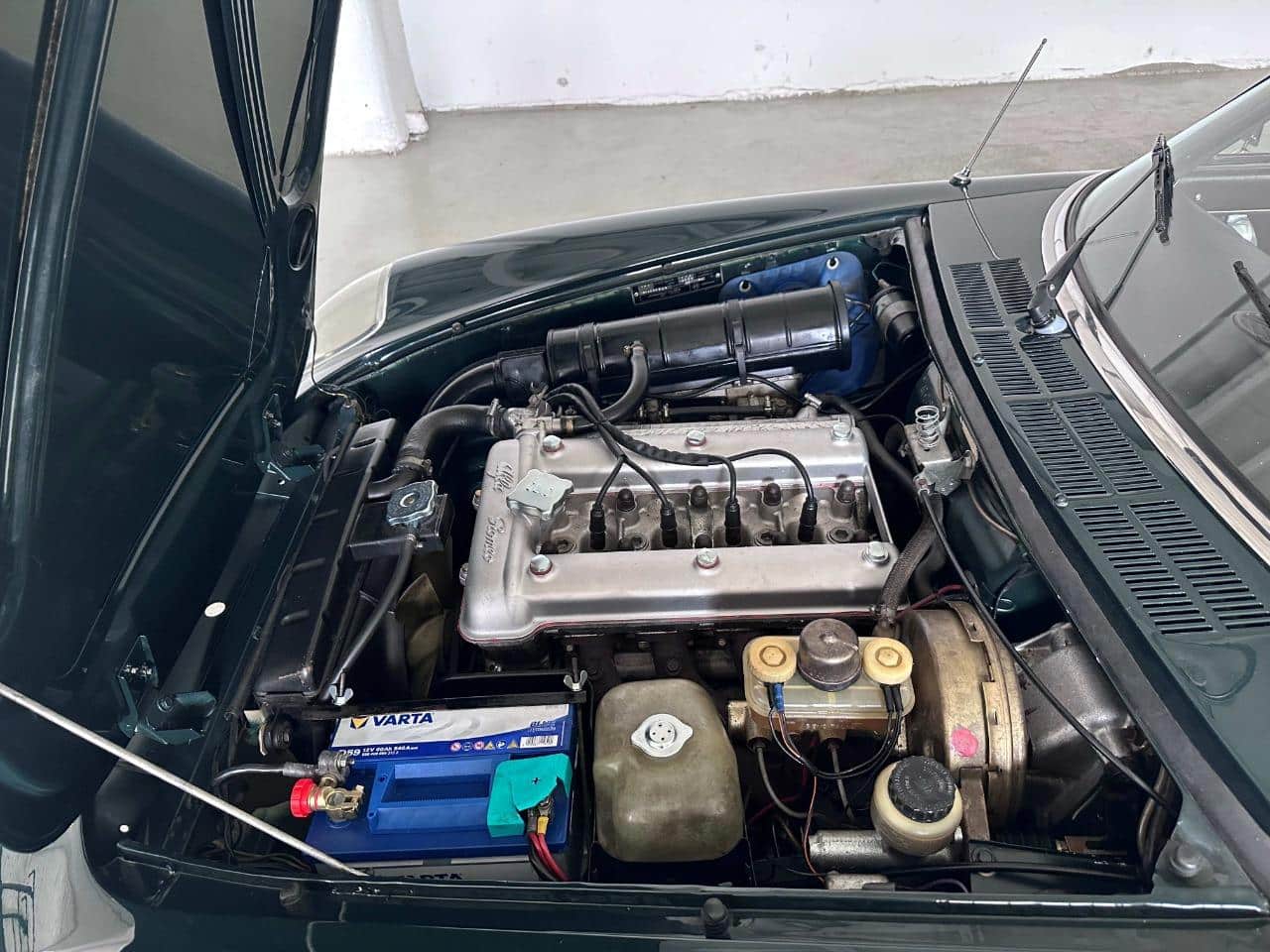 ALFA ROMEO 2000 Spider 105.24 - 1977 vue moteur