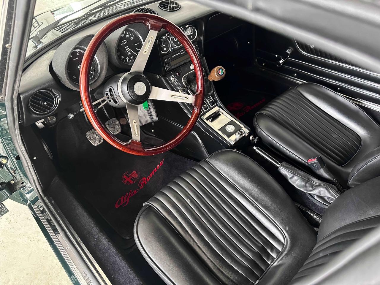 ALFA ROMEO 2000 Spider 105.24 - 1977 vue intérieur