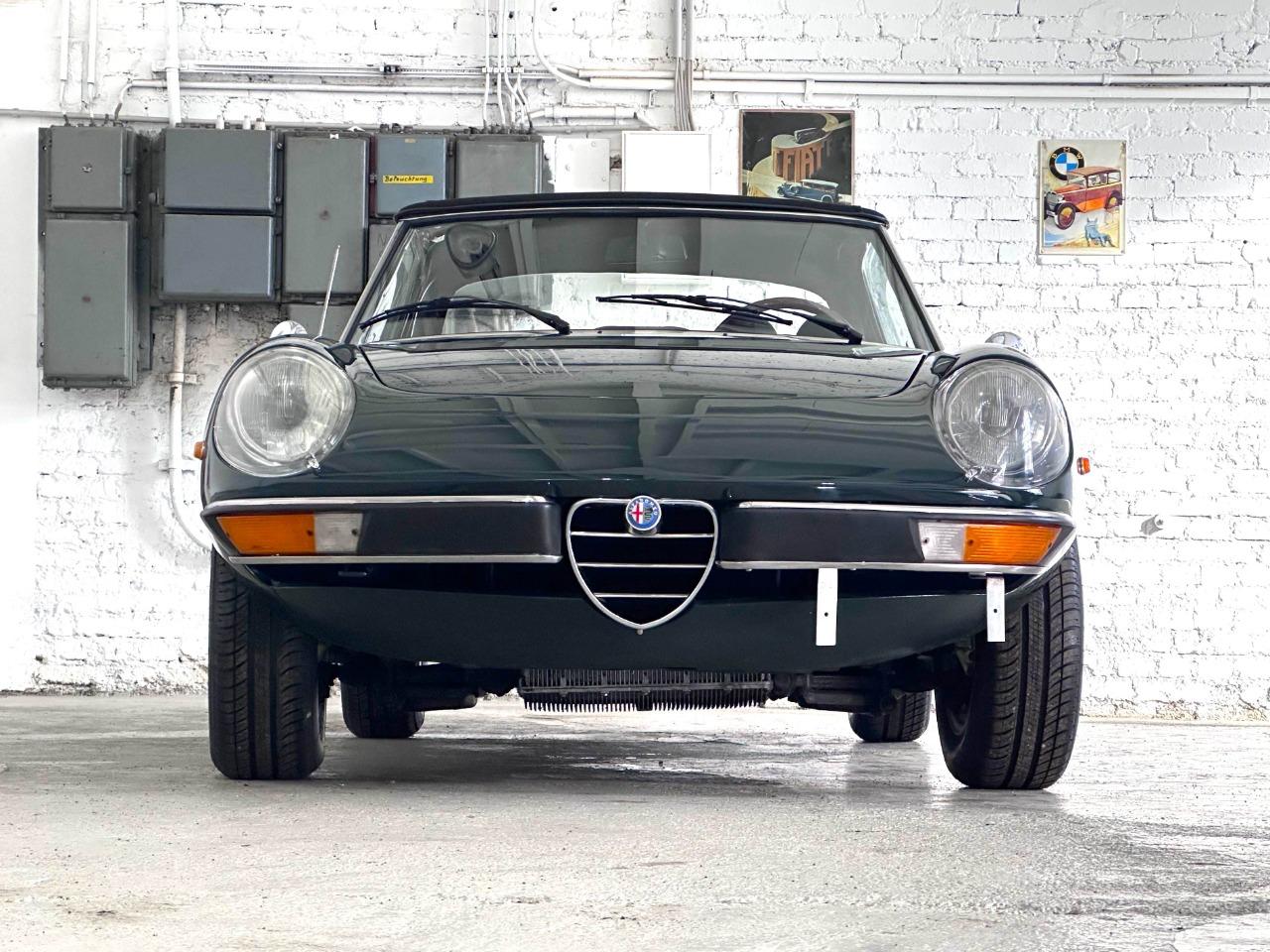 ALFA ROMEO 2000 Spider 105.24 - 1977 vue avant