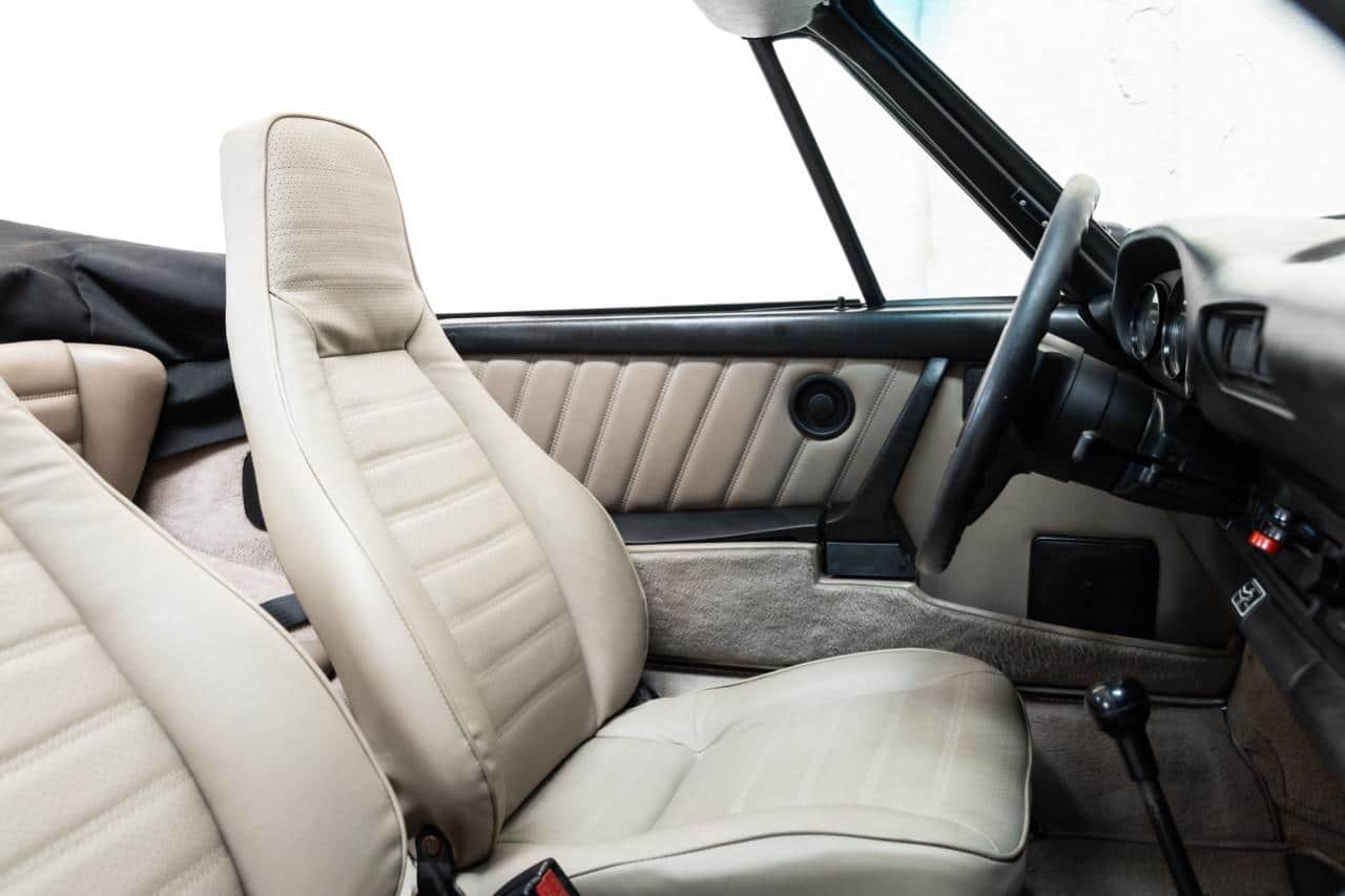 PORSCHE 911 SC 3.0 Cabriolet - 1983 intérieur