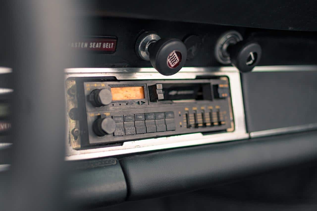 PORSCHE 911 2.4T Targa - 1972 radio