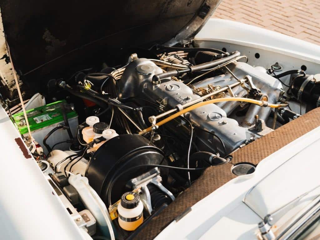 MERCEDES 280 SL 280 Pagode SL - 1969 vue moteur