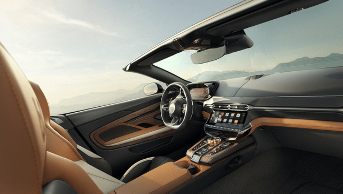 Aston Martin - Aston Martin Vanquish V12 - Vue latérale du tableau de bord