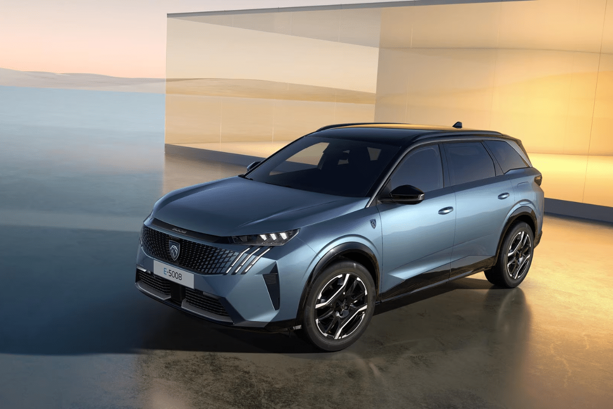 Peugeot e-5008