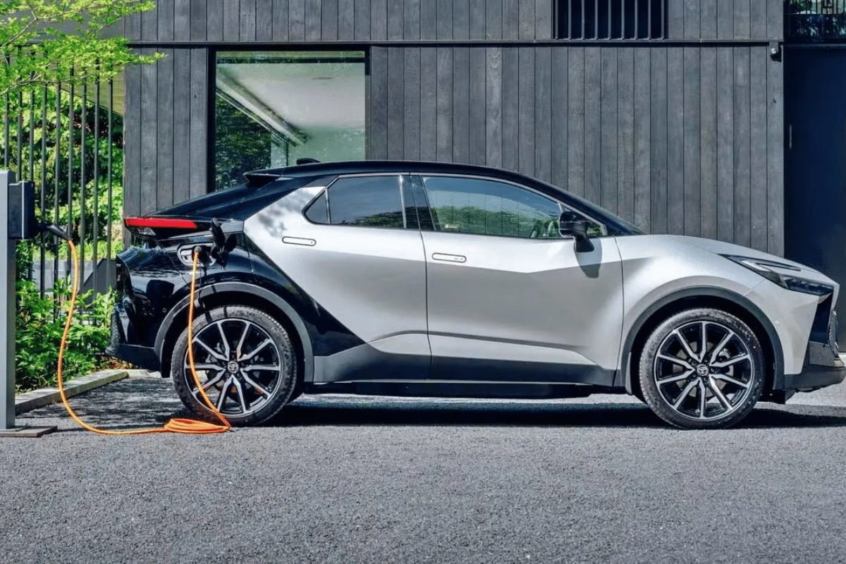 Toyota C-HR Plug-in Hybrid 220