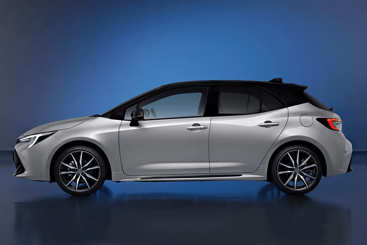 Toyota Corolla hybride vu de profil