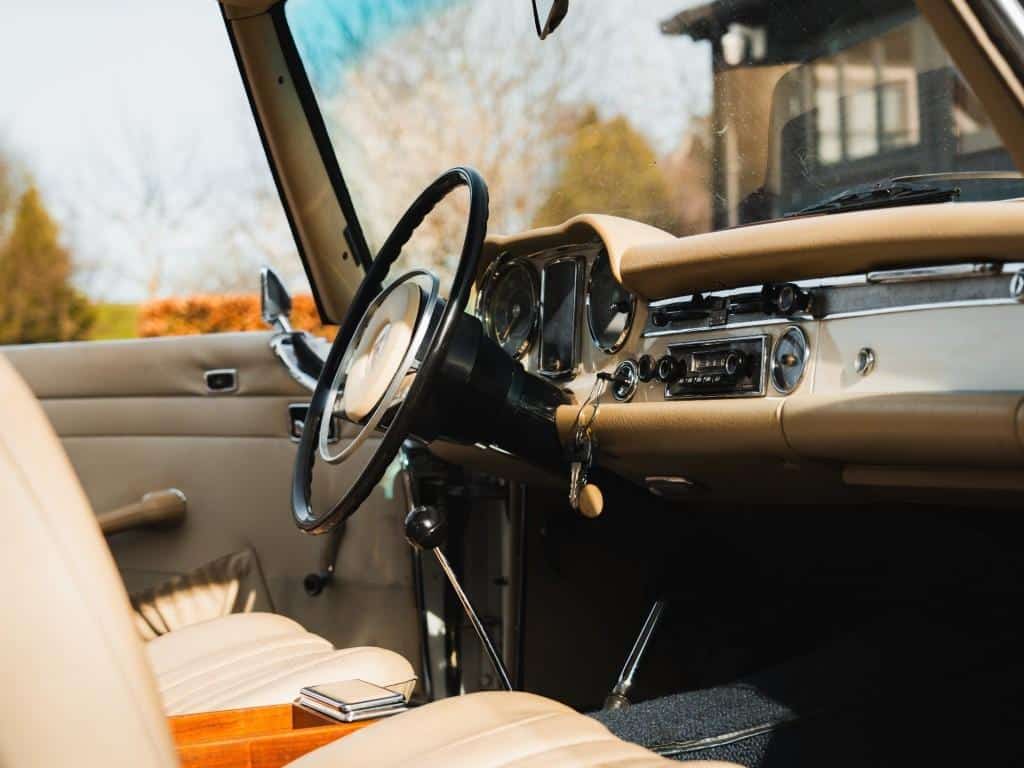 MERCEDES 280 SL 280 Pagode SL - 1969 vue intérieur