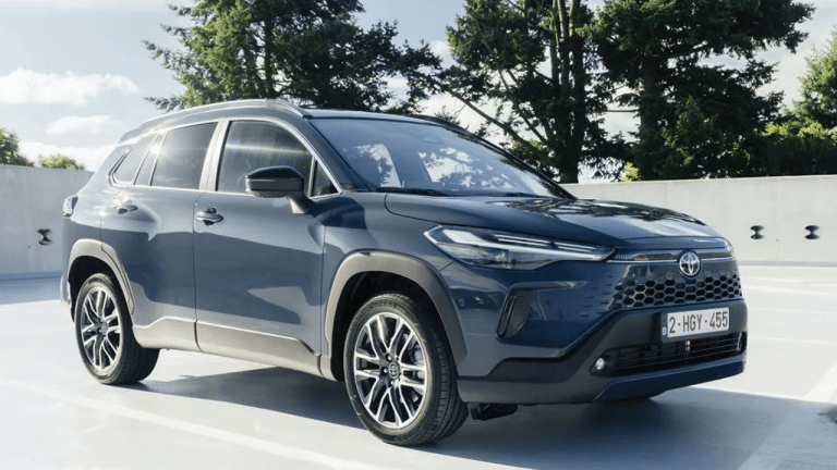 Ignoré à tort, ce SUV hybride revient avec 196 ch et 10 ans de garantie : Toyota tente le tout pour le tout