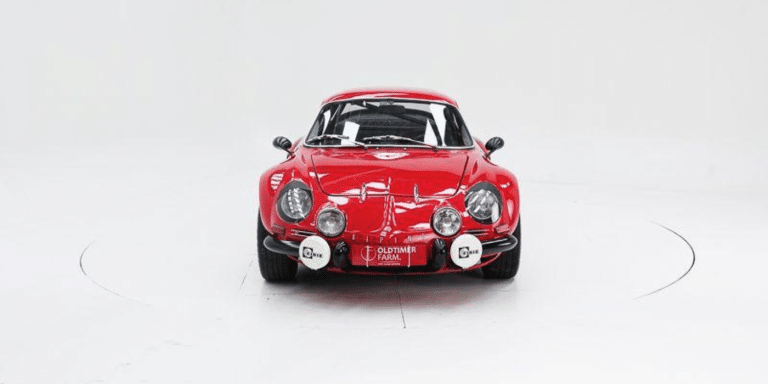 Carrosserie fibre, moteur 1300 cm³ et authenticité Groupe 4 : cette Alpine A110 de 1976 est à vendre