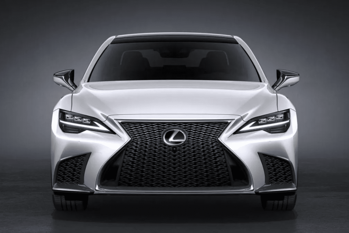 Lexus LS Heritage Edition vu de face
