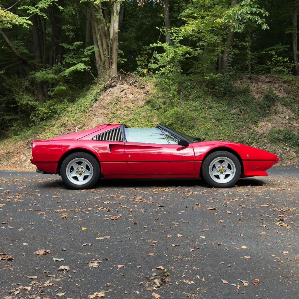 FERRARI 308 GTS - 1978 vue de profil