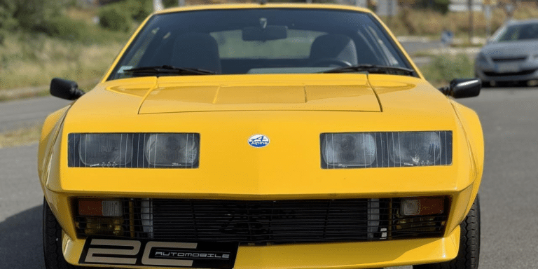 Carrosserie jaune vif, moteur PRV 2.7 L et restauration complète : cette Alpine A310 V6 de 1978 est à vendre
