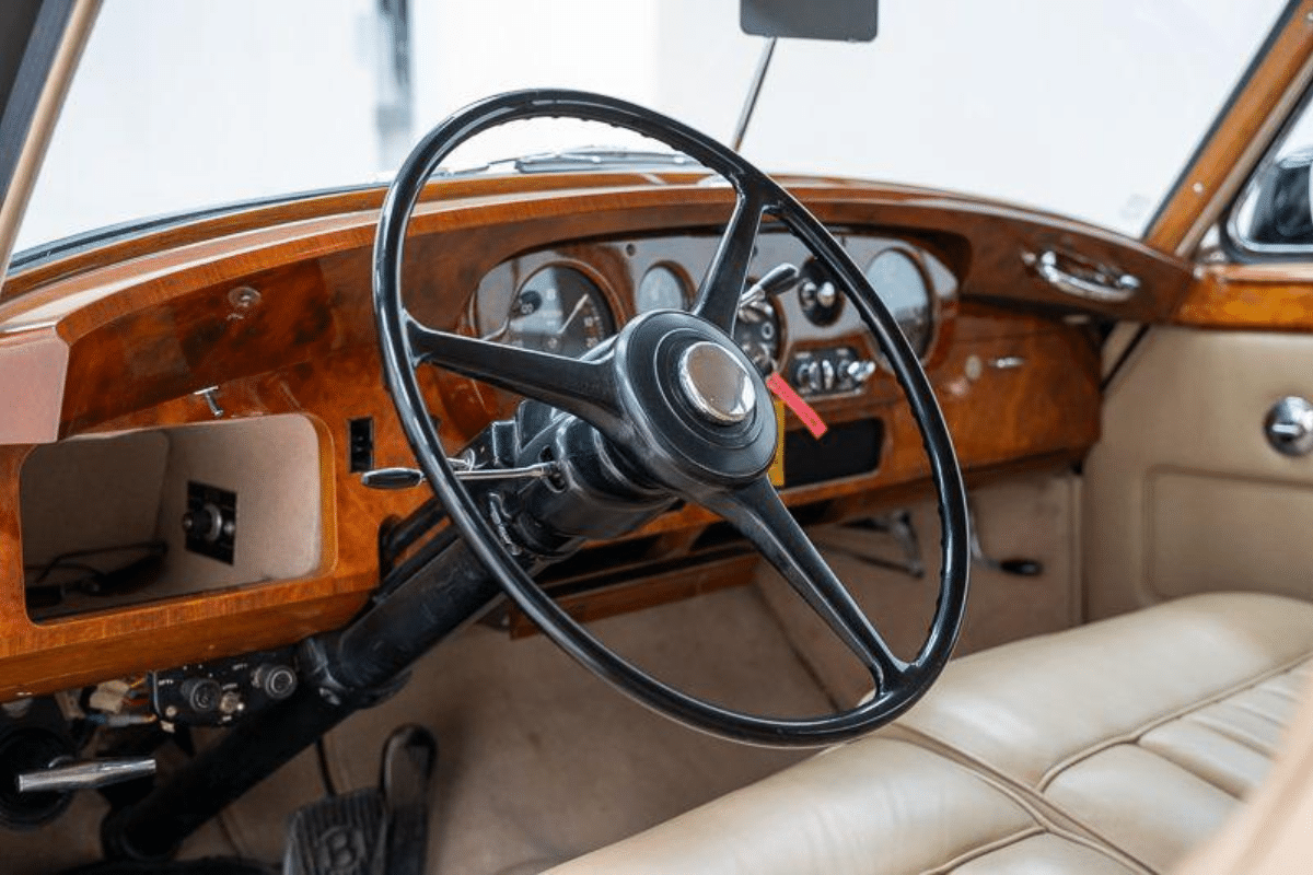 BENTLEY S2 LWB - 1961 vue du volant
