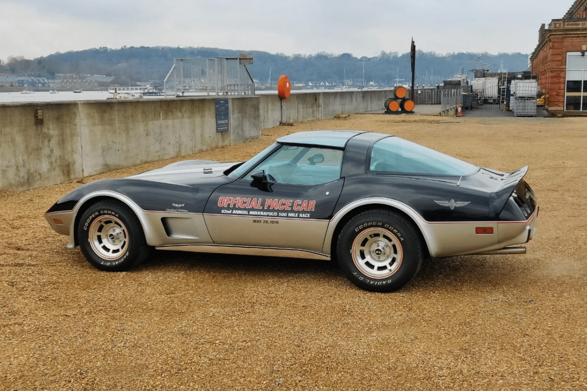 CHEVROLET Corvette C3 T-Top Pace Car - 1978 vue de profil