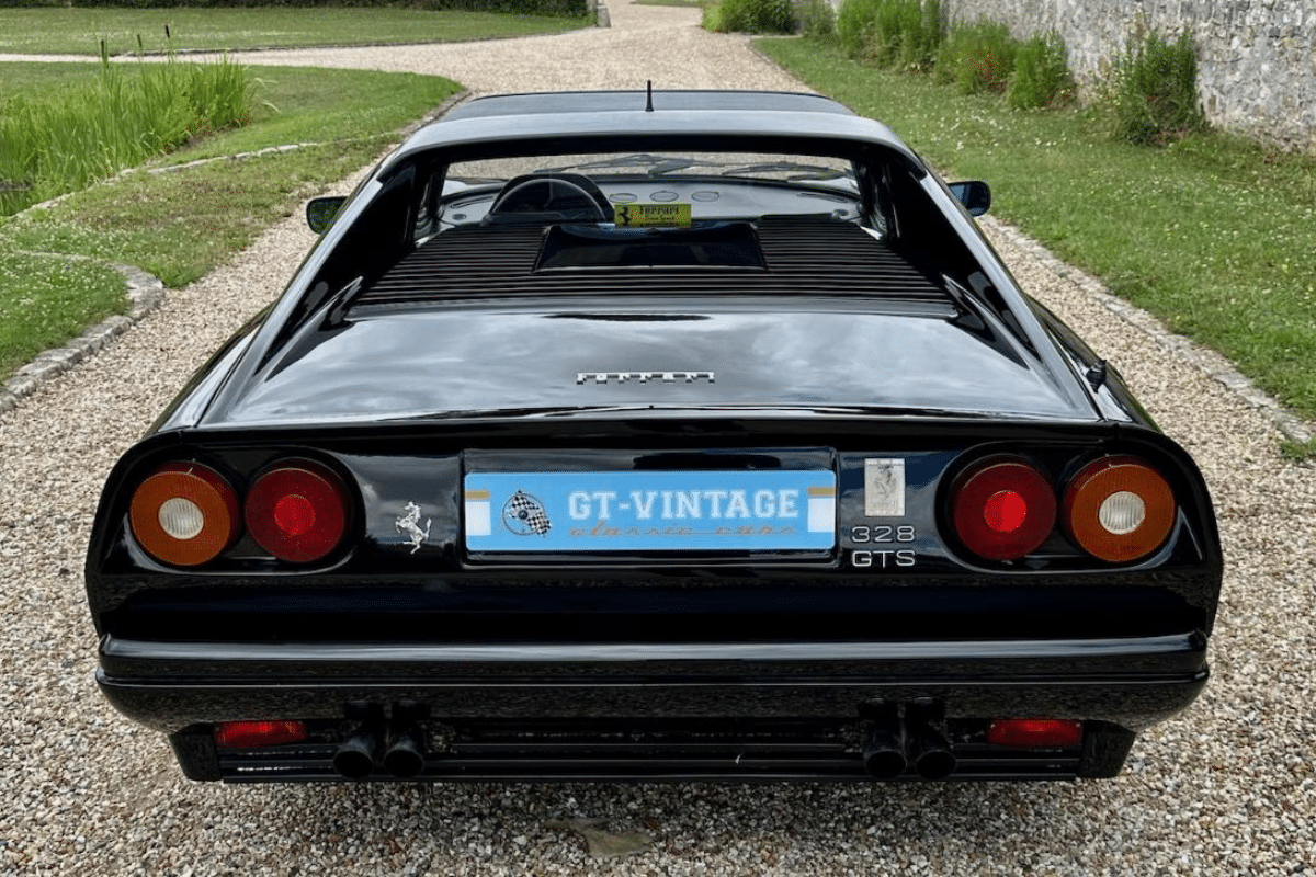 FERRARI 328 GTS - 1988 vue de derrière