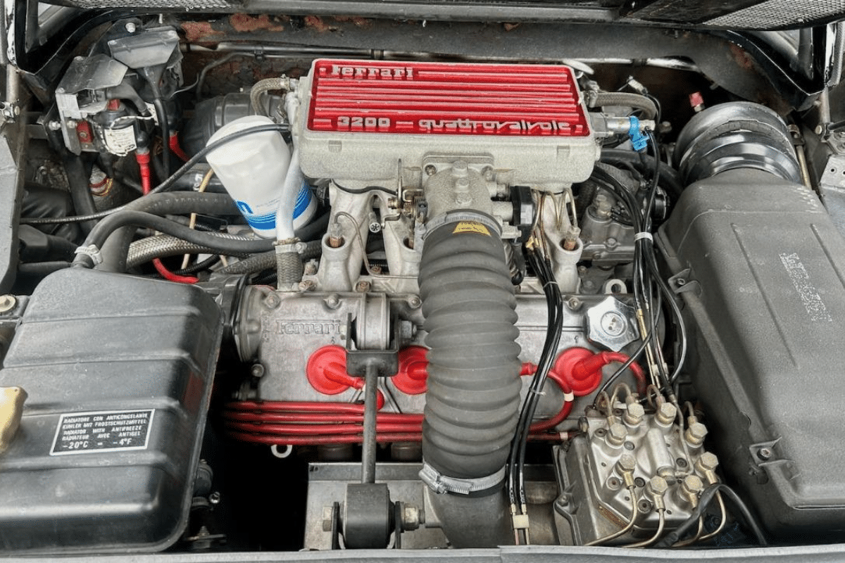 FERRARI 328 GTS - 1988 vue du moteur