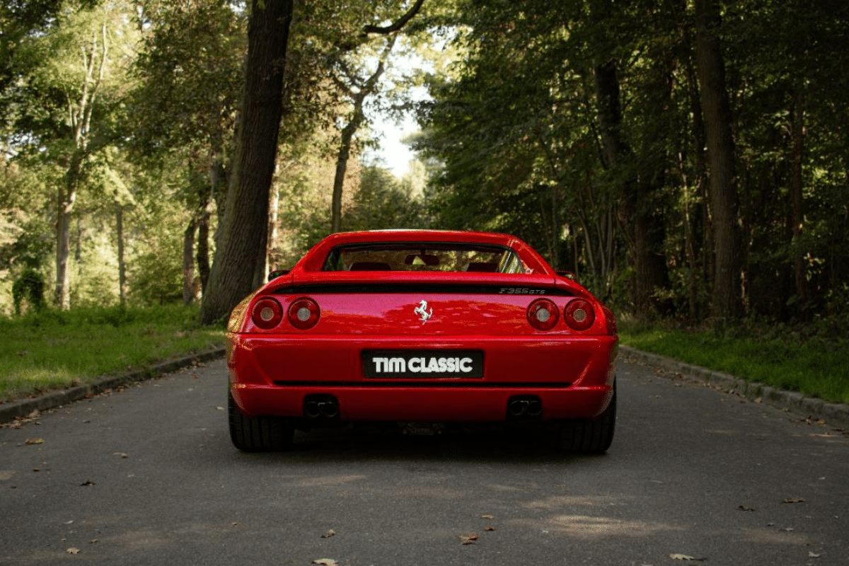 FERRARI F355 GTS - 1995 vue de derrière